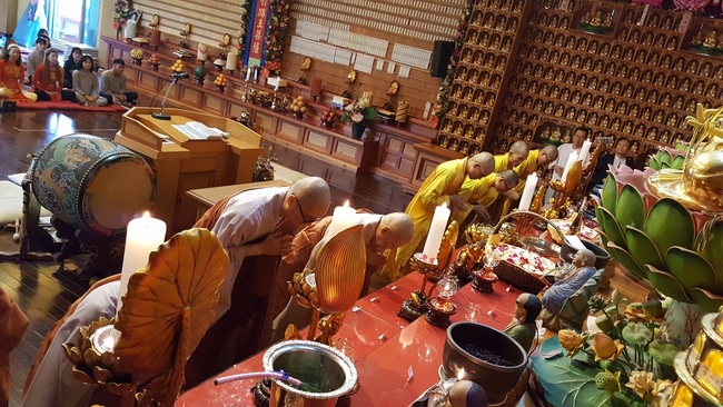 Partake in the Vesak Ceremony at Yonggungsa Cham Joeun Uri Temples